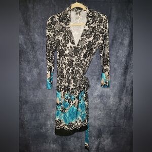 ✨️3/$25✨️ Long Sleeve Floral Wrap Dress with Vibrant Blue